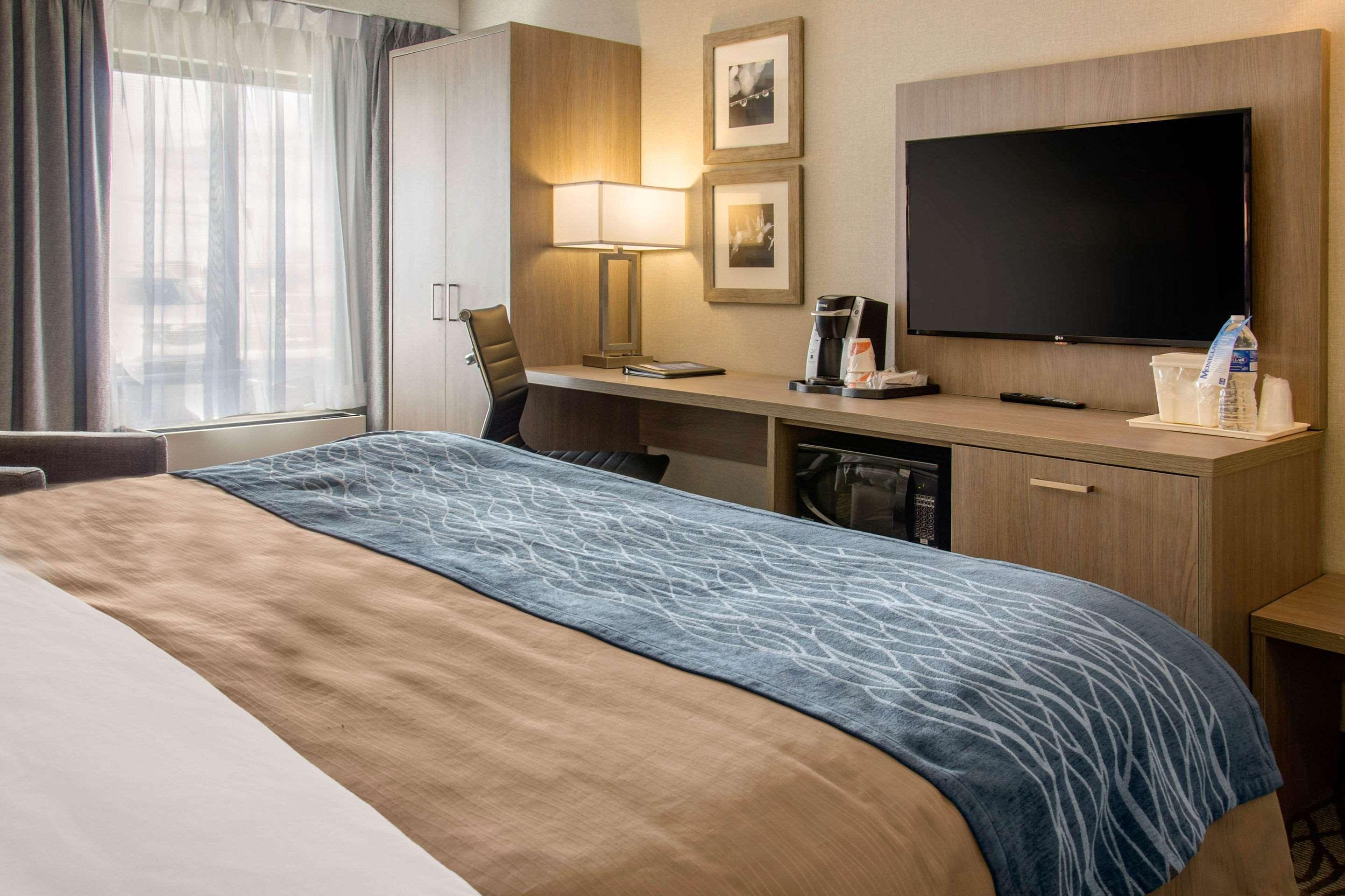 Comfort Inn Aeroport Дорваль Экстерьер фото