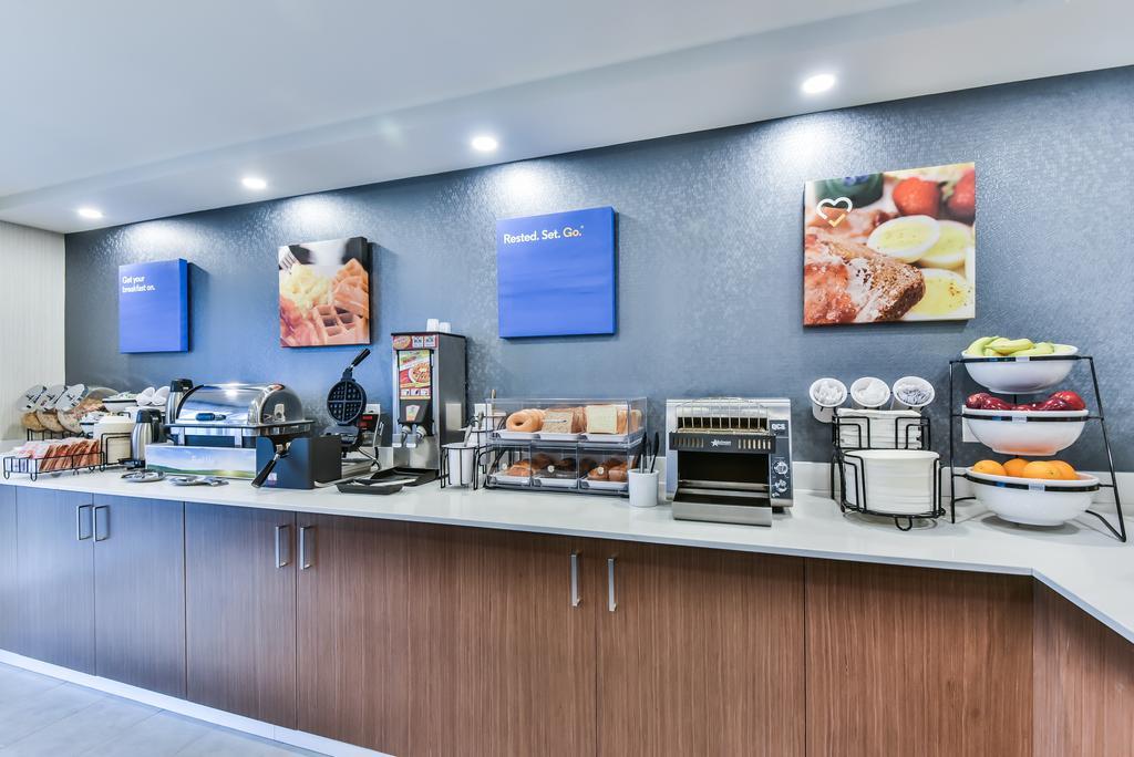 Comfort Inn Aeroport Дорваль Экстерьер фото