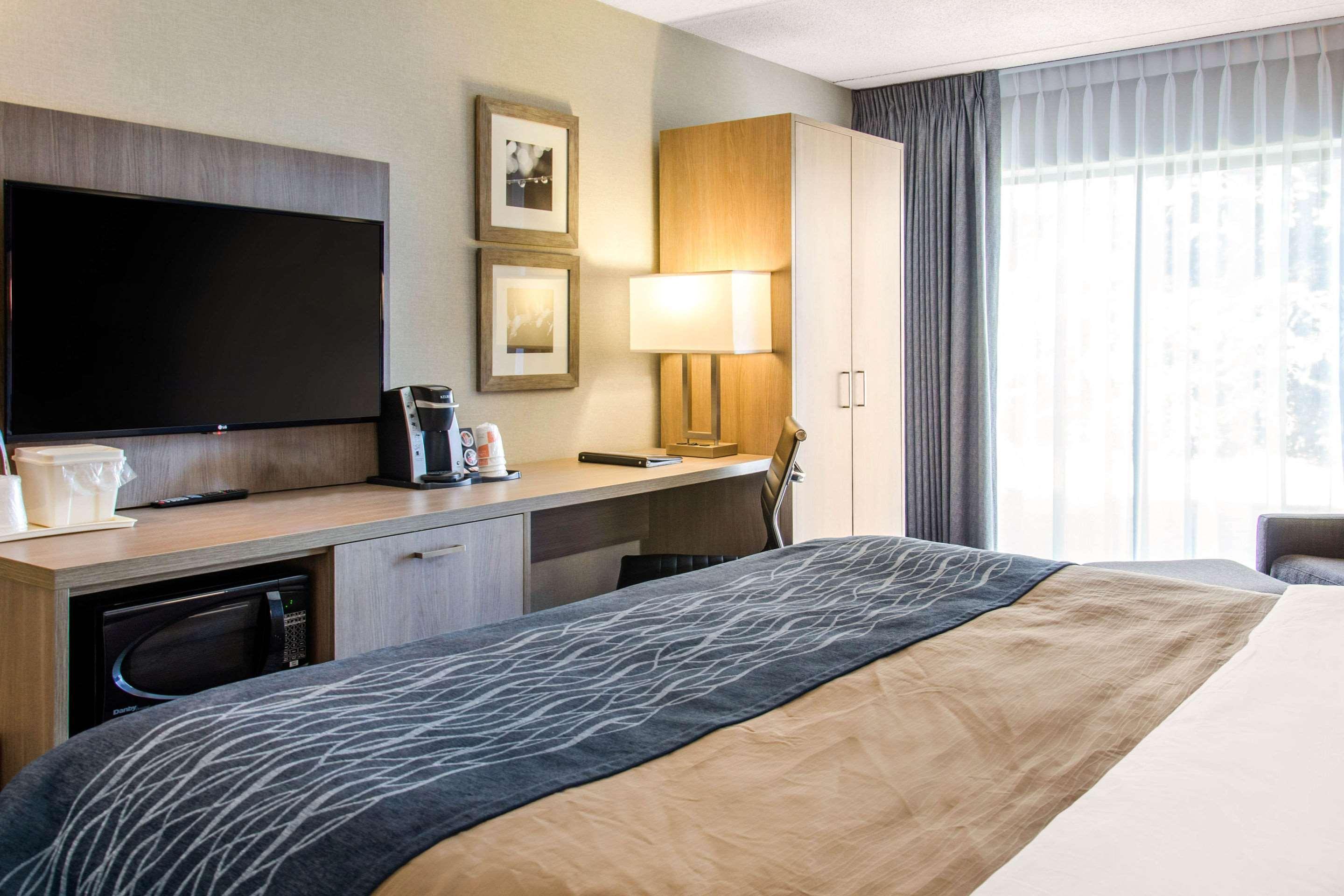 Comfort Inn Aeroport Дорваль Экстерьер фото