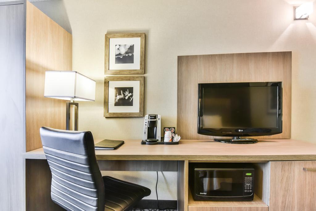 Comfort Inn Aeroport Дорваль Экстерьер фото