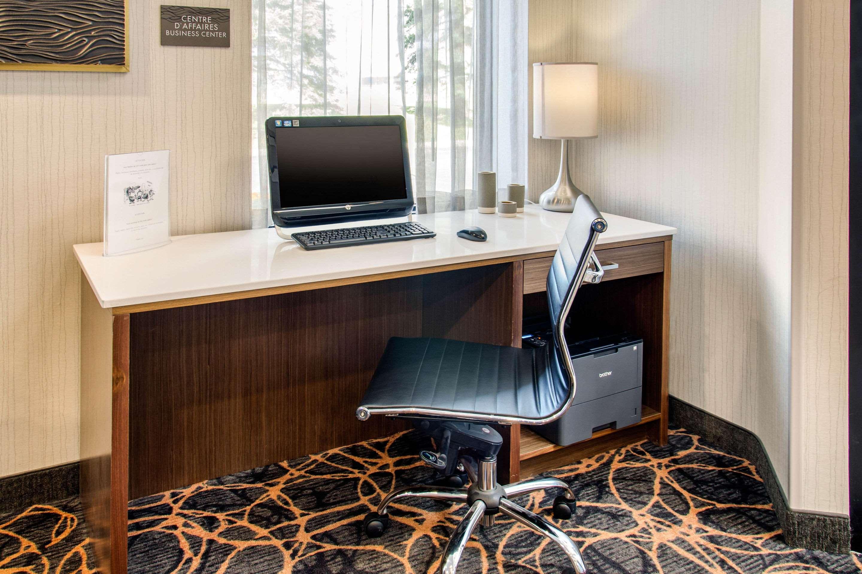 Comfort Inn Aeroport Дорваль Экстерьер фото