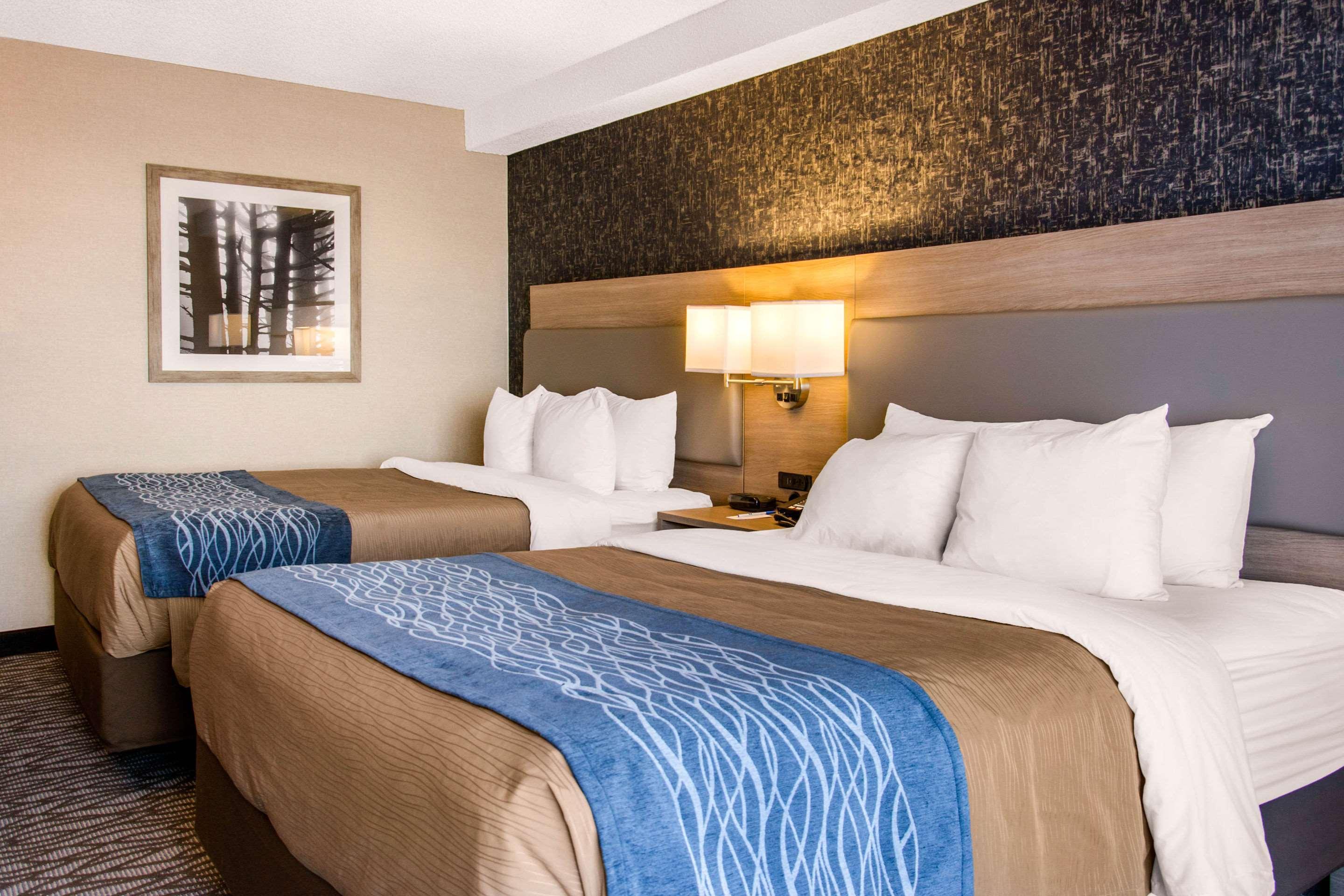 Comfort Inn Aeroport Дорваль Экстерьер фото